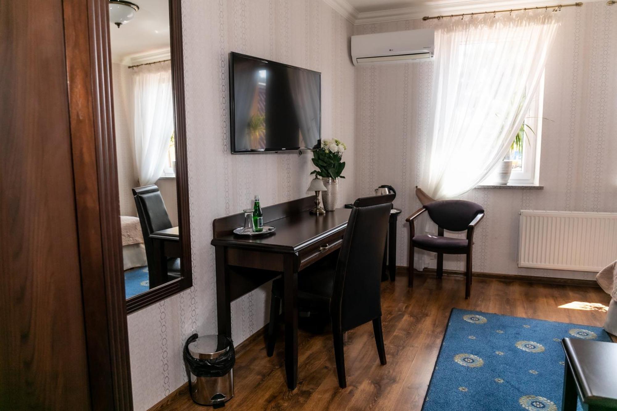 Olawian Hotel Olawa Bagian luar foto