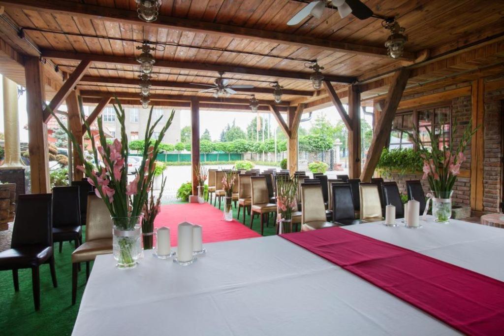 Olawian Hotel Olawa Bagian luar foto