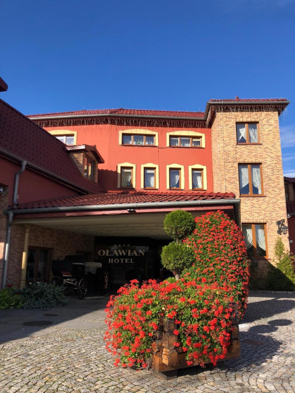Olawian Hotel Olawa Bagian luar foto