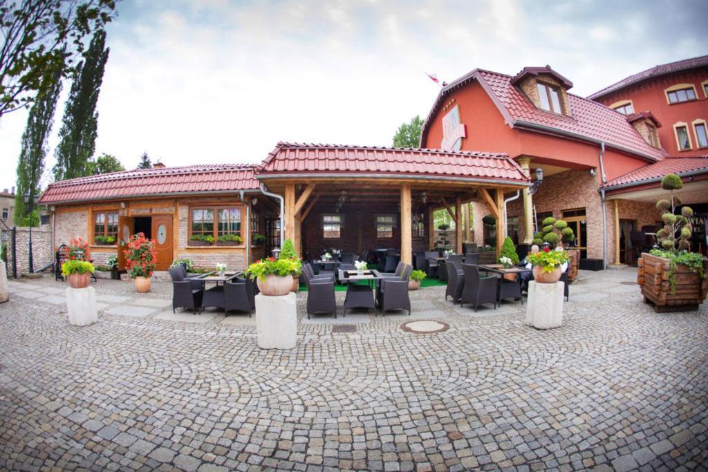 Olawian Hotel Olawa Bagian luar foto